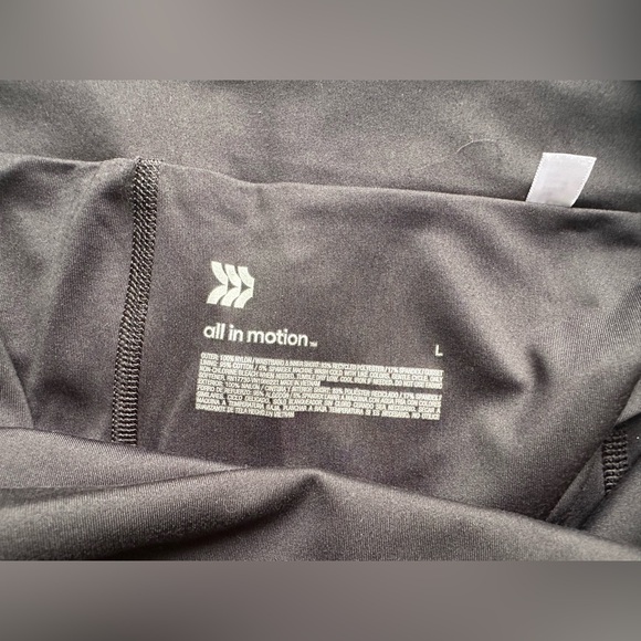 all in motion women’s active light high-rise black flutter run shorts - Picture 7 of 7